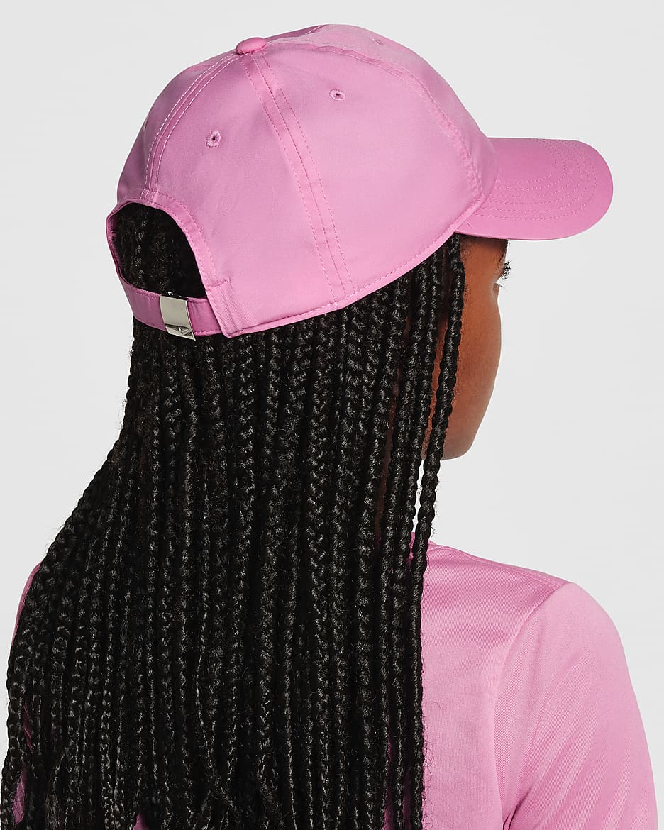 Nike Dri-FIT Club unstrukturierte Metall-Swoosh-Cap für Kinder - Magic Flamingo