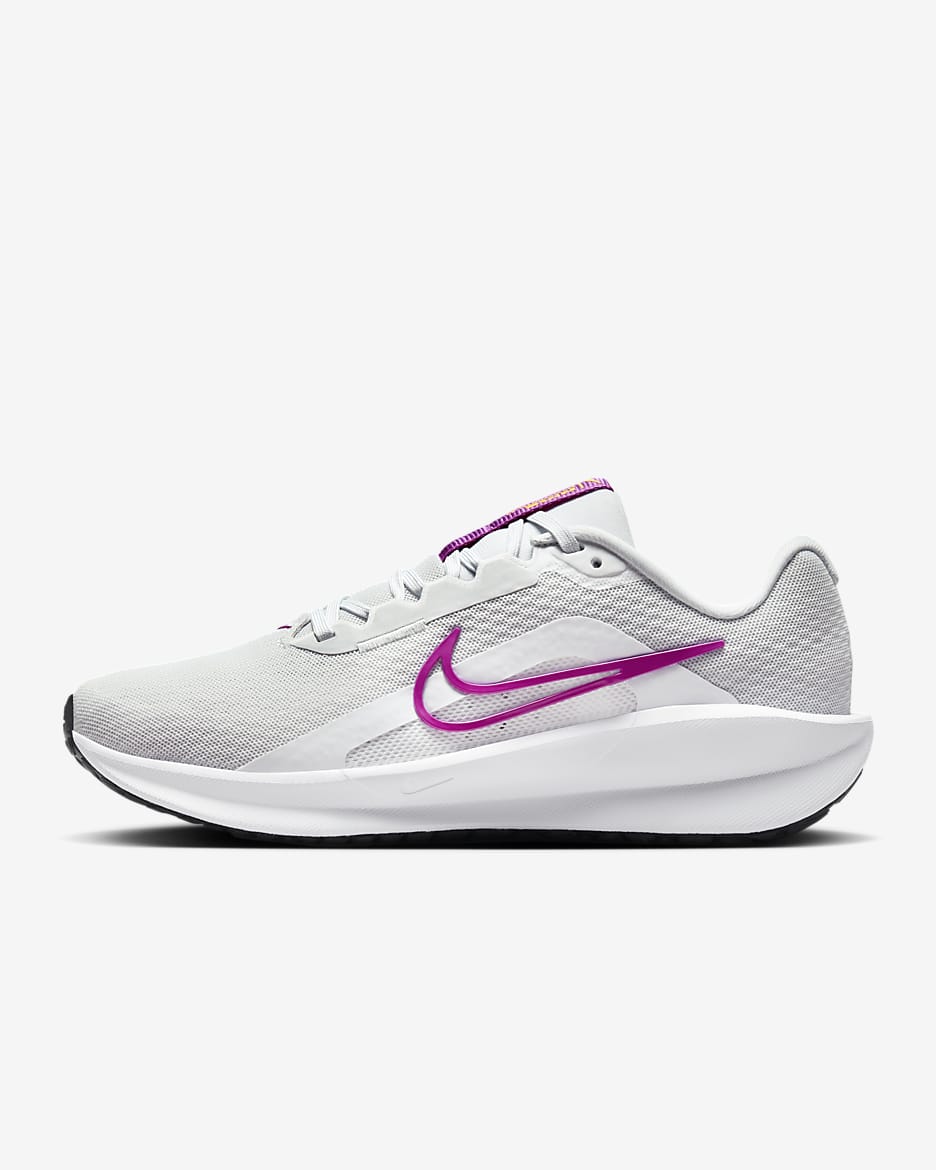 Nike Downshifter 13 女款路跑鞋 - Photon Dust/Laser Orange/Hyper Violet/黑色