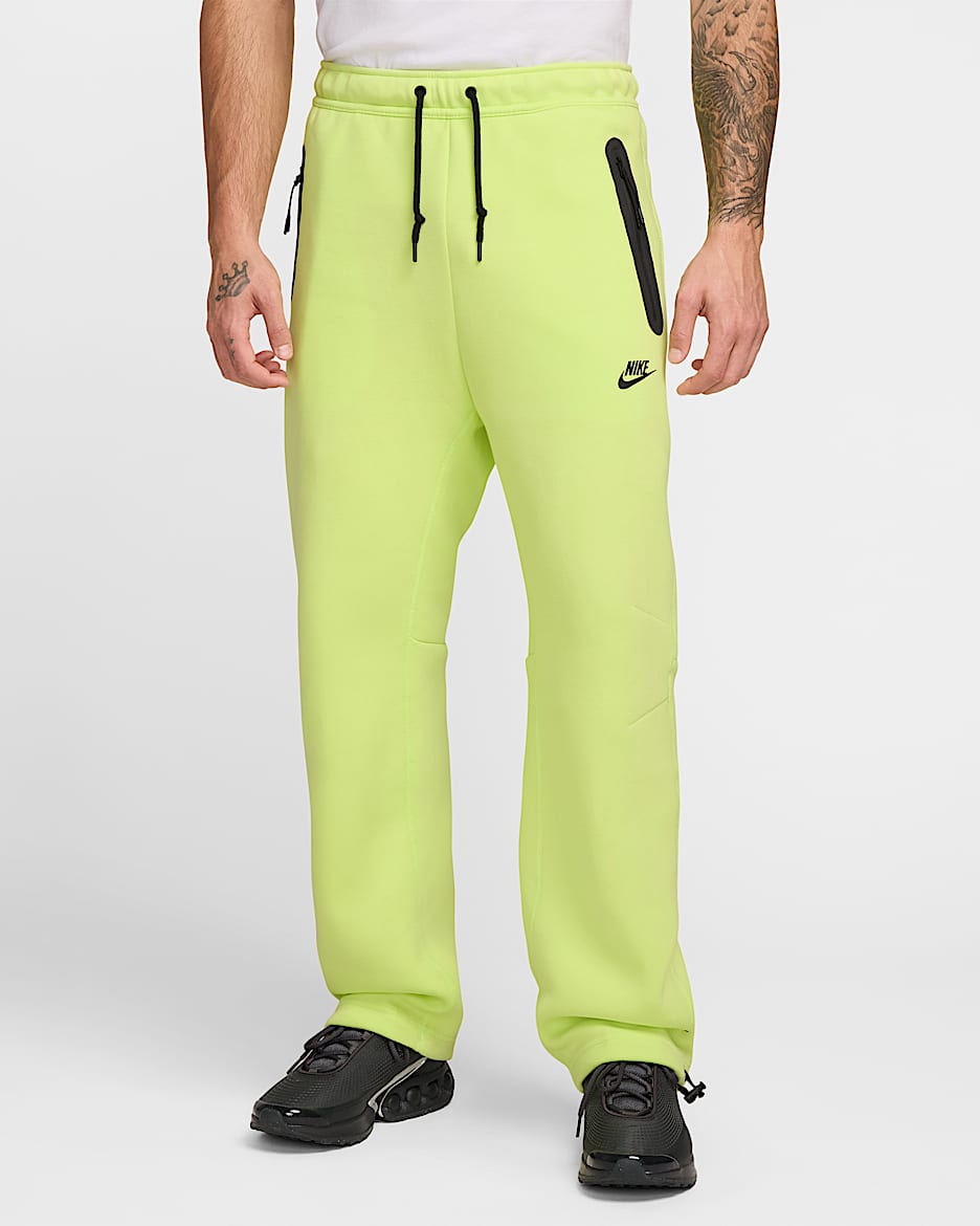 Fleecebyxor Nike Tech med vid fåll för män - Light Lemon Twist/Svart