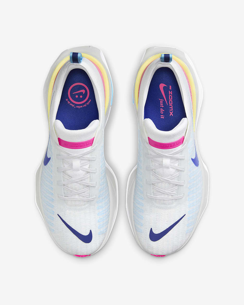 Tenis de correr en pavimento para hombre Nike Invincible 3 - Blanco/Polvo fotón/Rosa feroz/Azul royal intenso