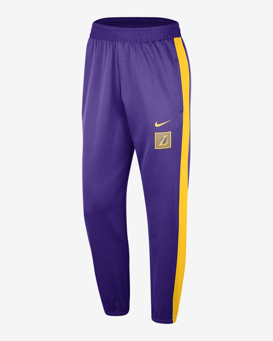 Pants Nike Therma-FIT de la NBA para hombre Los Angeles Lakers Starting 5 - Morado campo/Amarillo/Amarillo