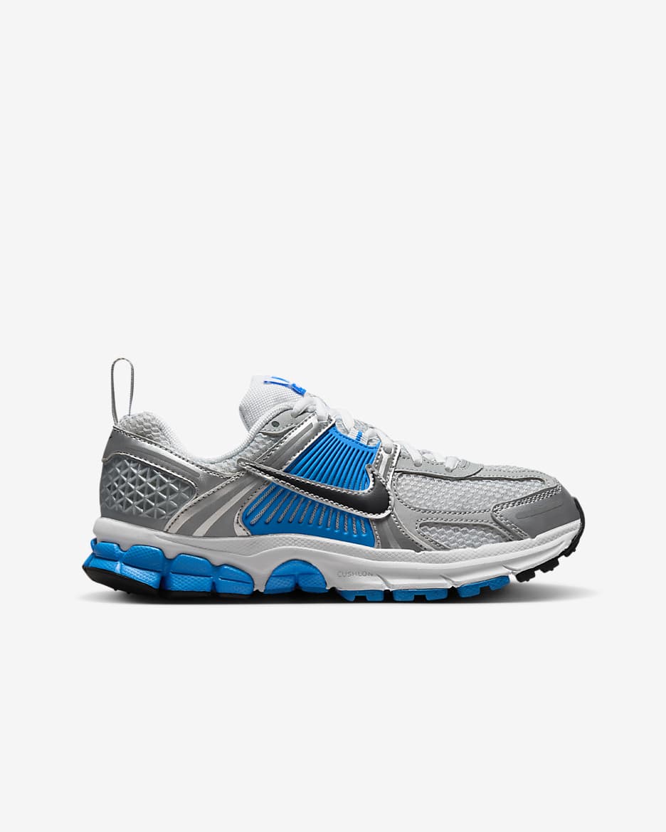 Nike Vomero 5 Schuh (ältere Kinder) - Weiß/Pure Platinum/Photo Blue/Schwarz