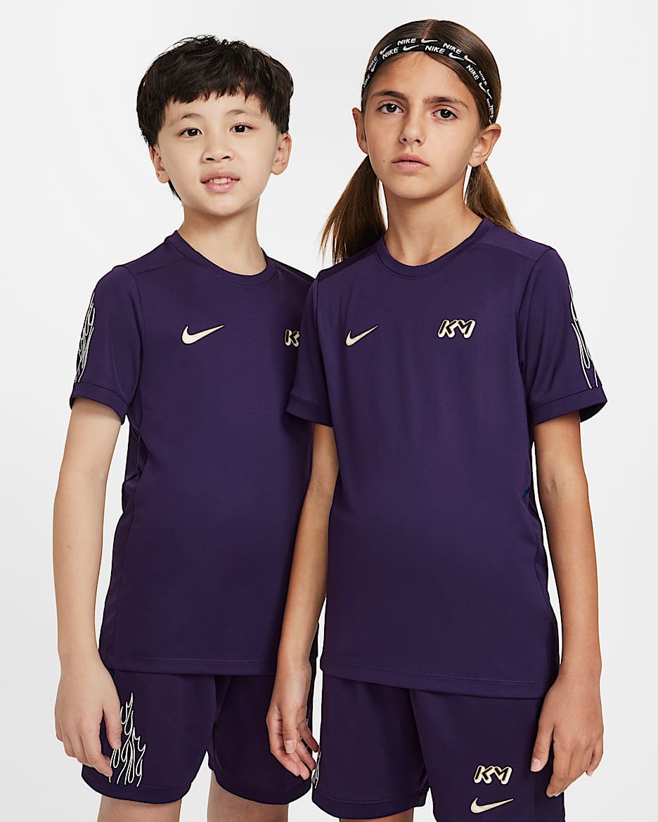 Playera de fútbol Dri-FIT para niños talla grande Kylian Mbappé Academy - Morado grandioso/Morado grandioso/Azul vacío/Oro metalizado