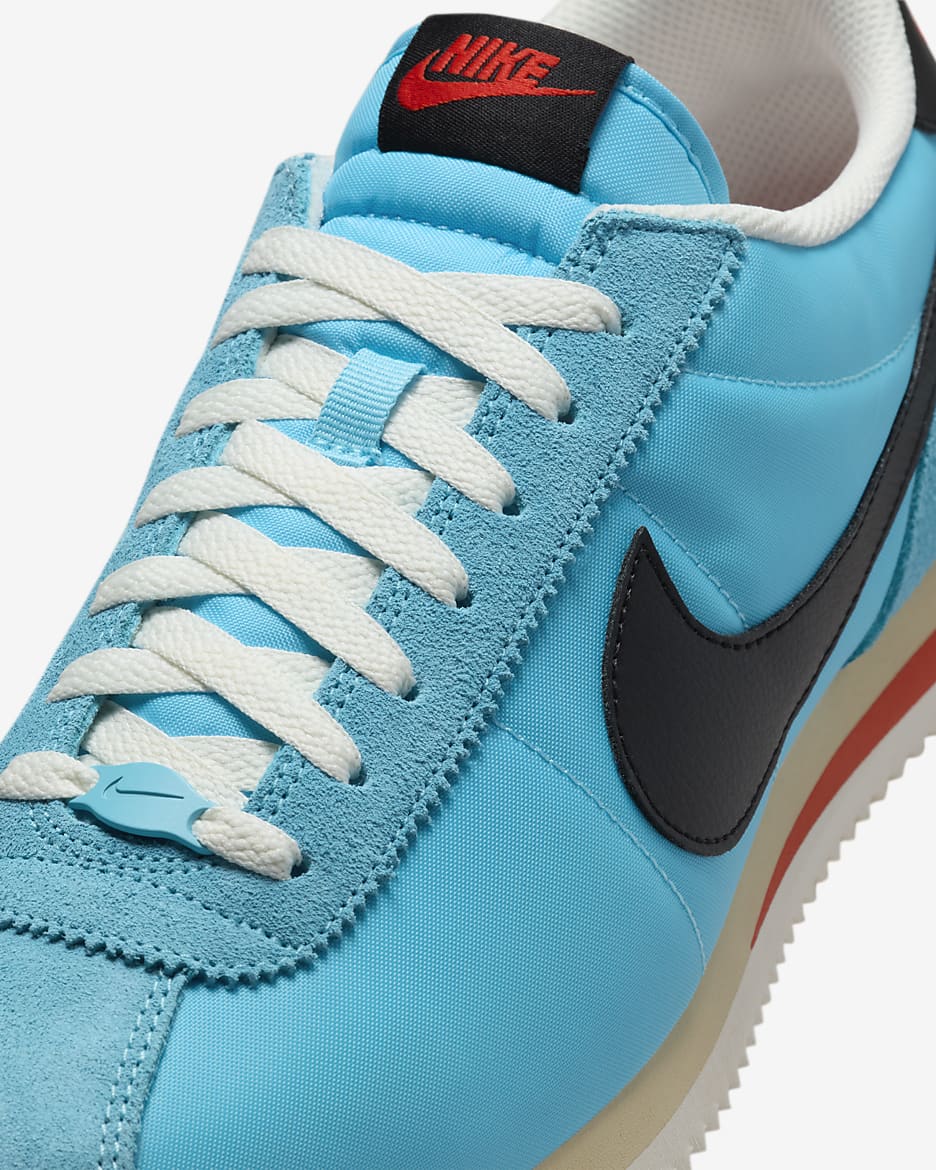 Tenis para hombre Nike Cortez Textile - Azul báltico/Oro team/Rojo picante/Negro