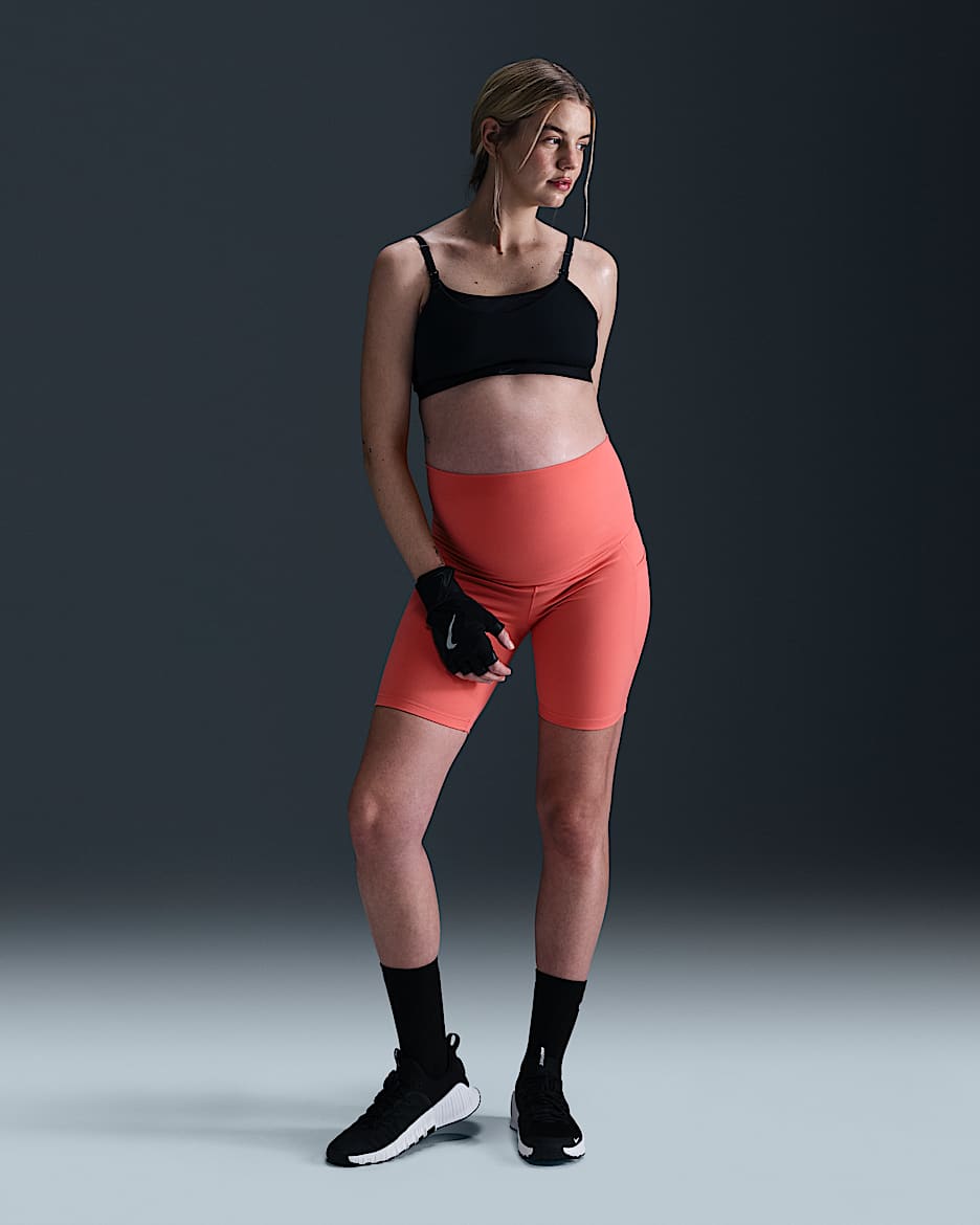 Nike (M) One Dri-FIT-cykelshorts (20 cm) med høj talje og lommer til kvinder (Maternity) - Magic Ember