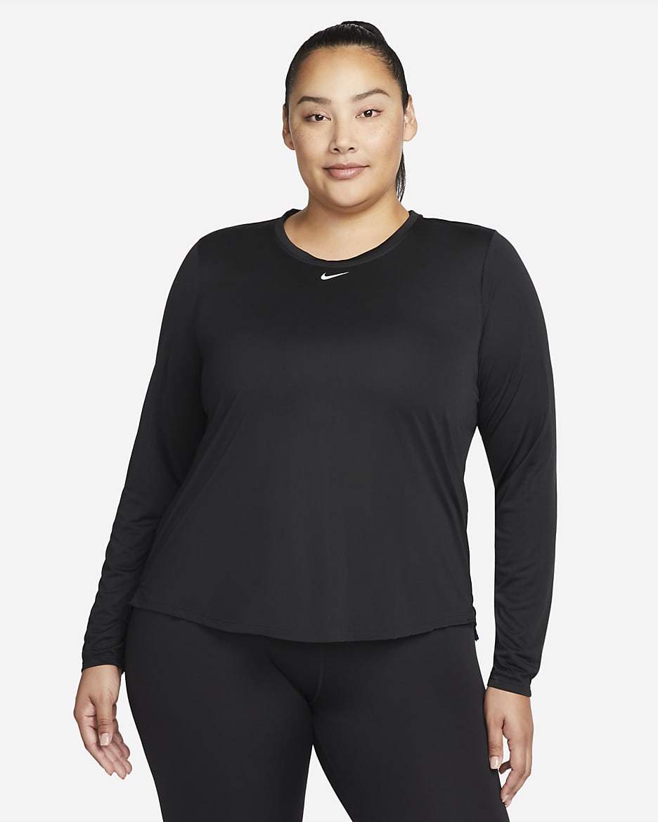 เสื้อผู้หญิงแขนยาวทรงมาตรฐาน Nike Dri-FIT One (พลัสไซส์) - ดำ/ขาว