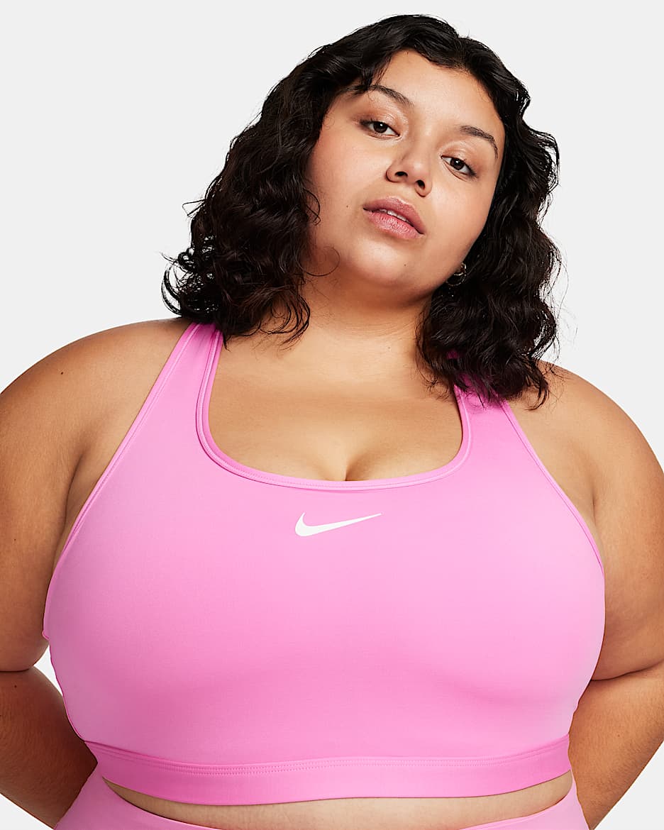 Αθλητικός στηθόδεσμος με ενίσχυση Nike Swoosh Medium Support (μεγάλα μεγέθη) - Playful Pink/Λευκό