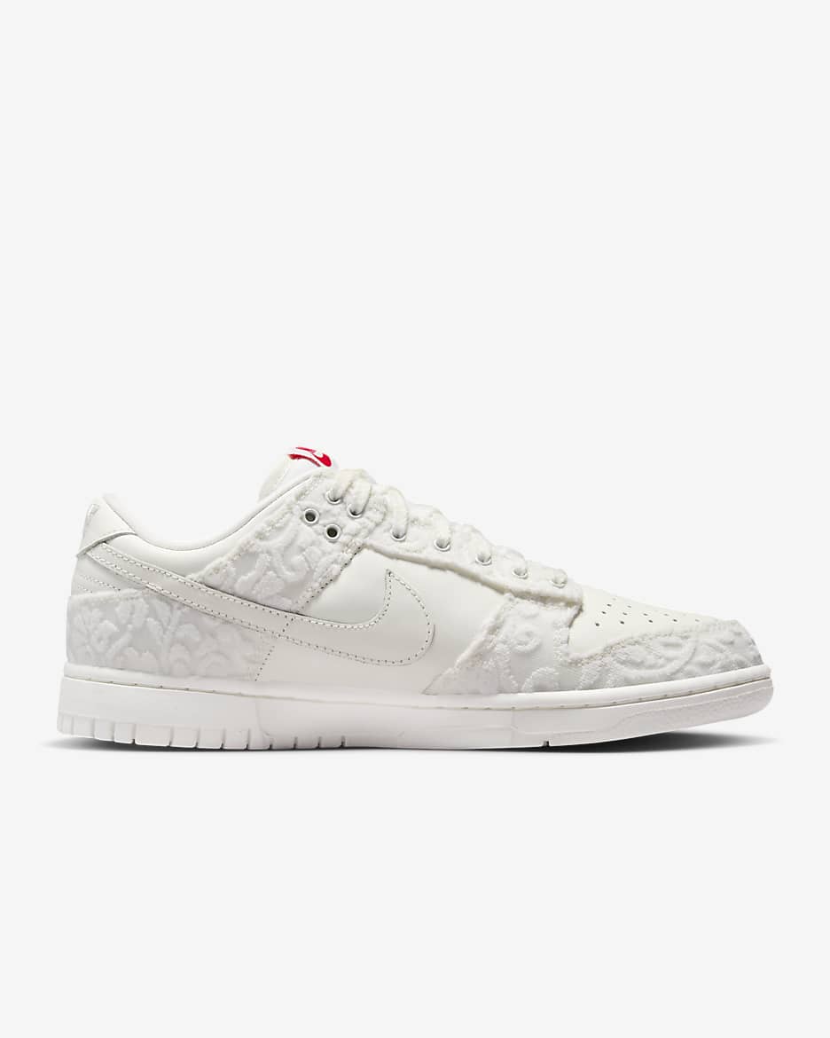 รองเท้าผู้หญิง Nike Dunk Low - Sail/University Red/Chlorophyll/Sail