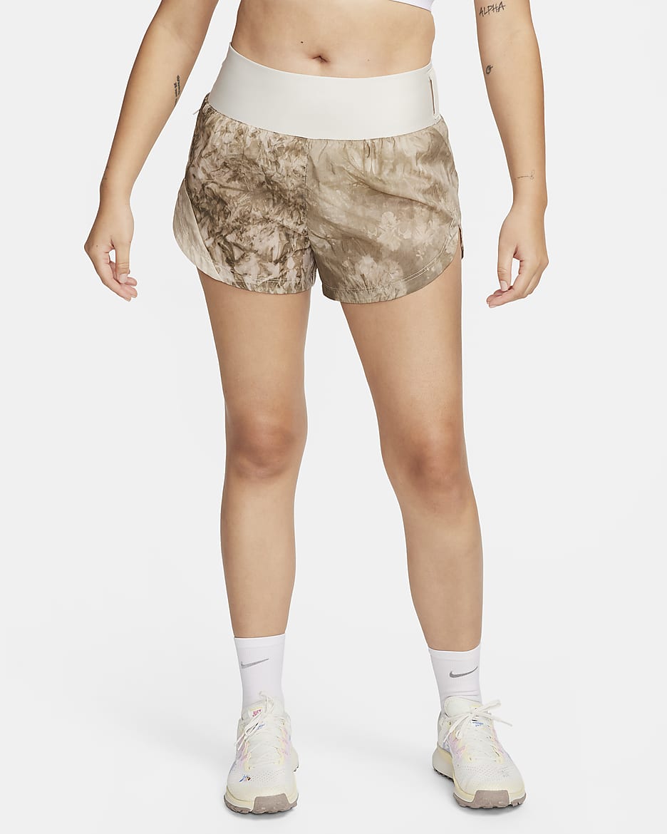 Nike Trail Repel hardloopshorts met halfhoge taille en binnenbroekje voor dames (8 cm) - Light Orewood Brown/Baroque Brown