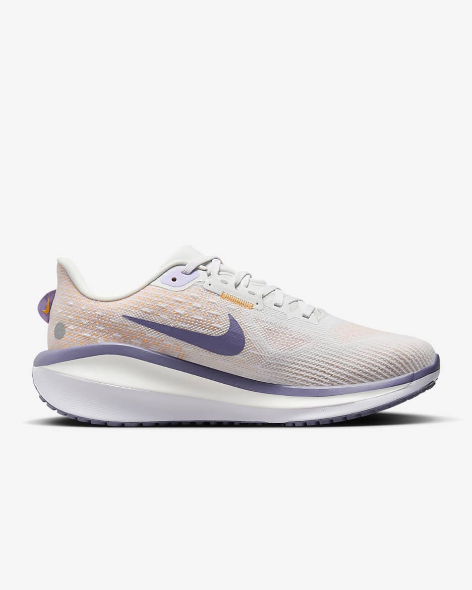 Tenis de correr en pavimento para mujer Nike Vomero 17 - Polvo fotón/Flor de lila/Blanco/Alba