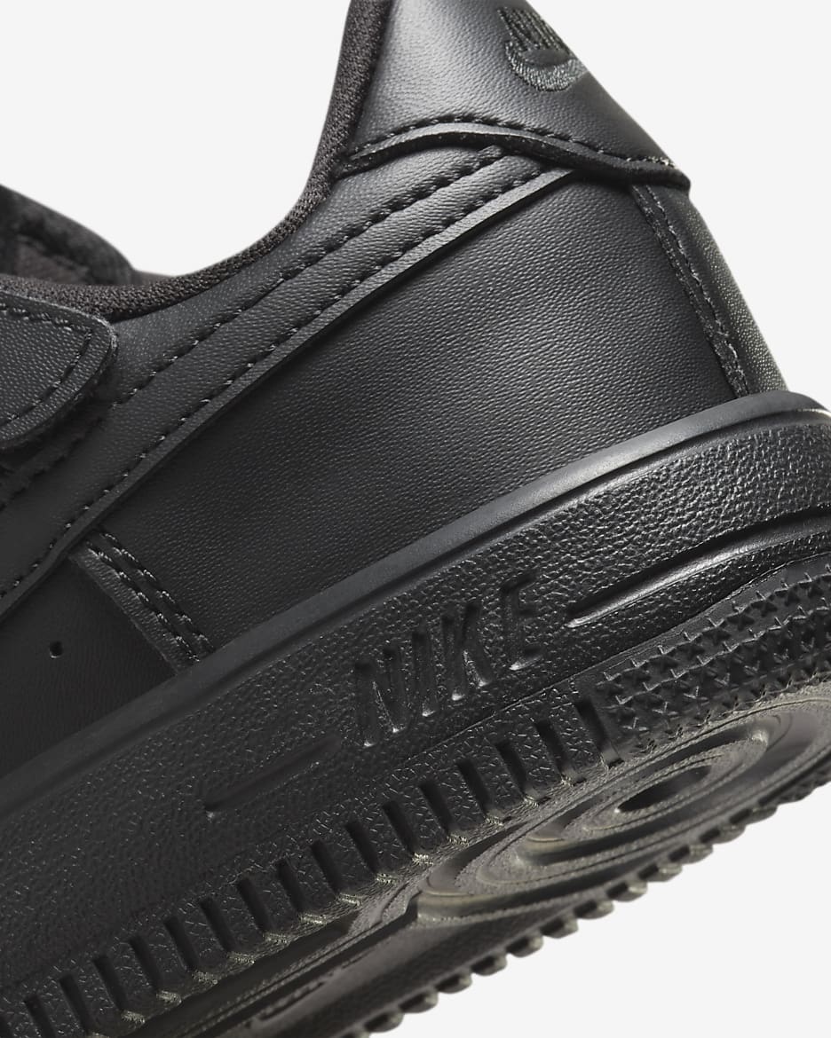 Nike Force 1 Low EasyOn Schuh für jüngere Kinder - Schwarz/Schwarz/Schwarz