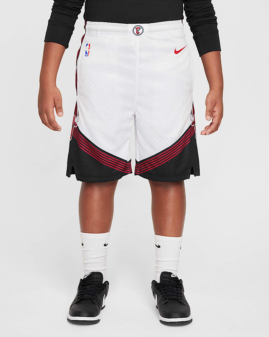 Chicago Bulls Older Kids' Nike Dri-FIT NBA Swingman Shorts - White