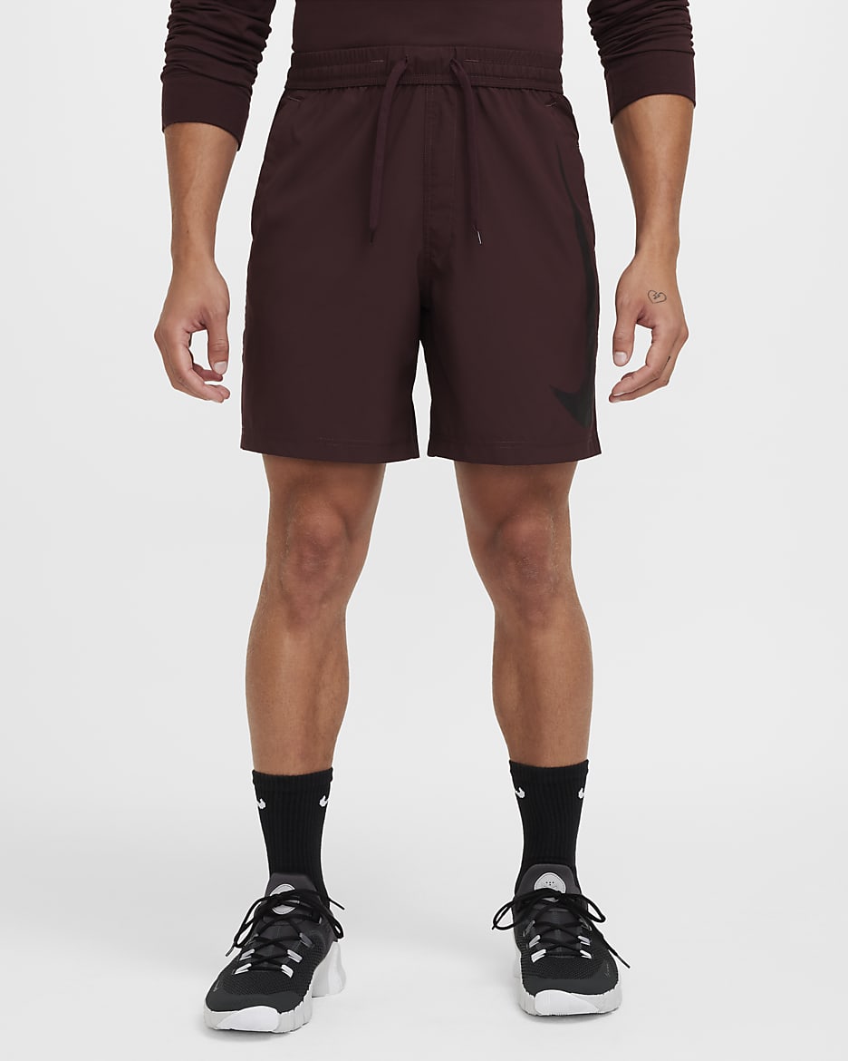 Shorts versátiles Dri-FIT de 18 cm sin forro para hombre Nike Form Swoosh - Burdeos enérgico/Negro
