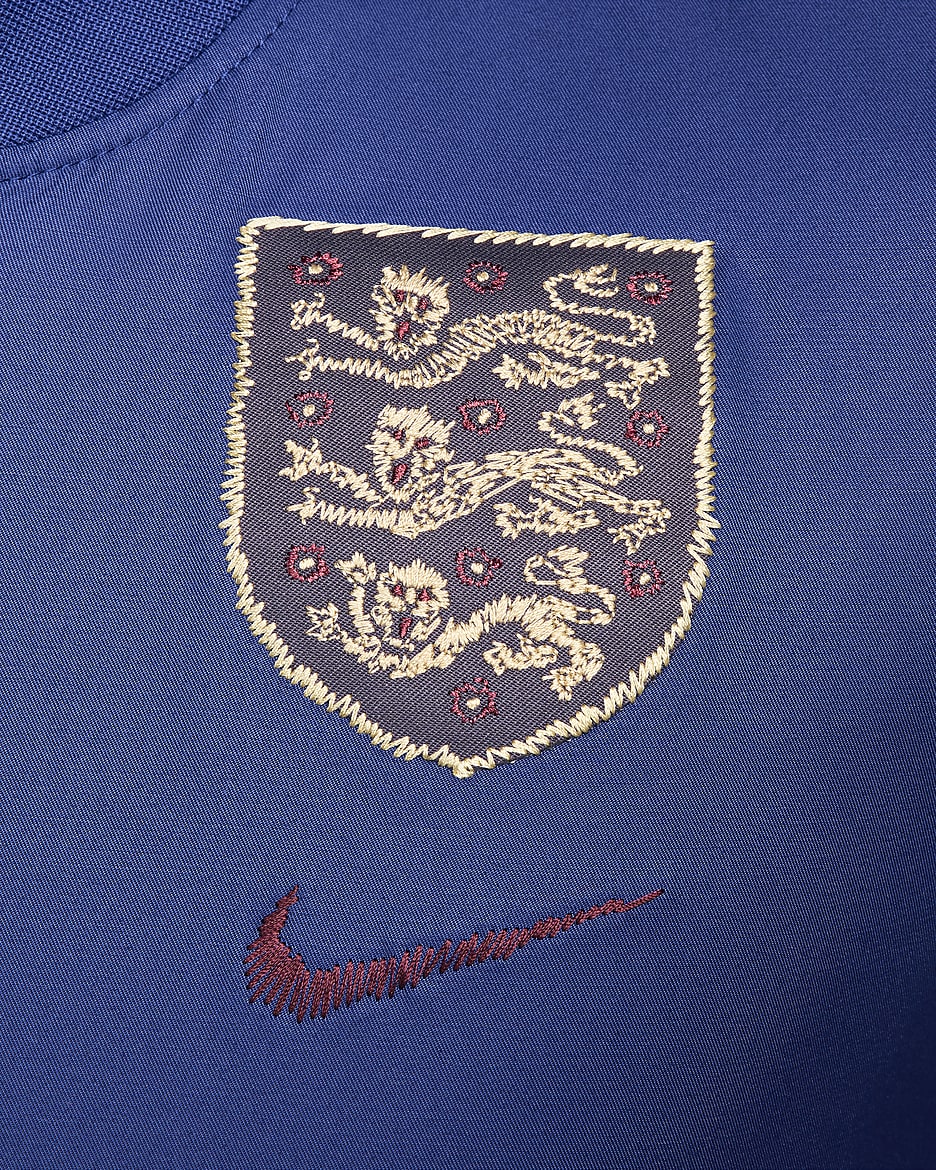 England Sport Essentials Nike Fußball-Bomberjacke aus Webstoff für Herren - Deep Royal Blue/Deep Royal Blue/Sesame/Rosewood