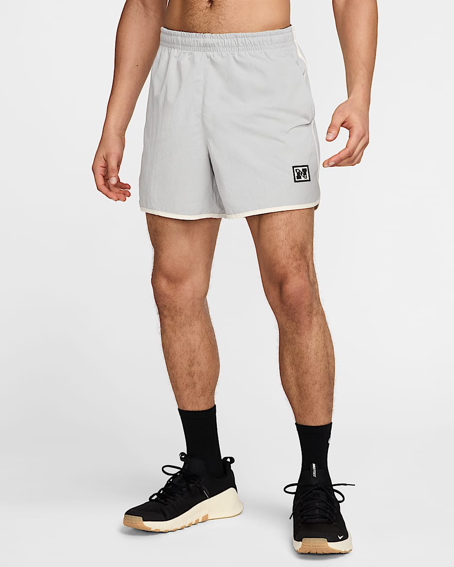 Calções de treino sem forro de 13 cm Dri-FIT Nike Gym Heritage para homem - Cinzento Smoke claro/Pale Ivory/Cinzento Smoke claro