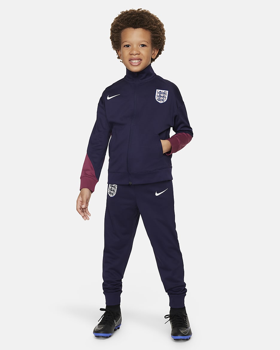 England Strike Dri-FIT-Fußball-Trainingsanzug aus Strickmaterial für jüngere Kinder - Purple Ink/Rosewood/Weiß