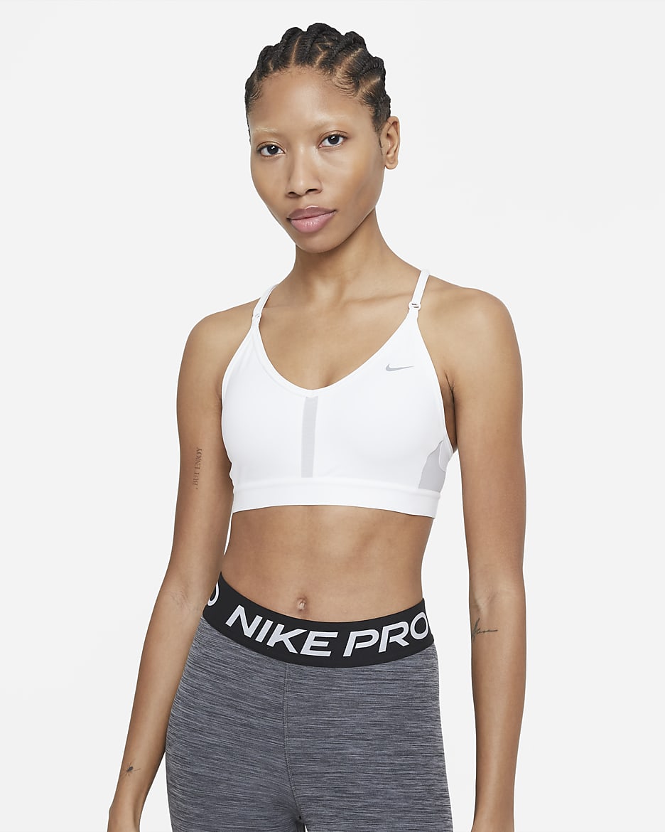 Bra deportivo de baja sujeción acolchado con cuello en V para mujer Nike Indy - Blanco/Gris niebla/Gris partícula