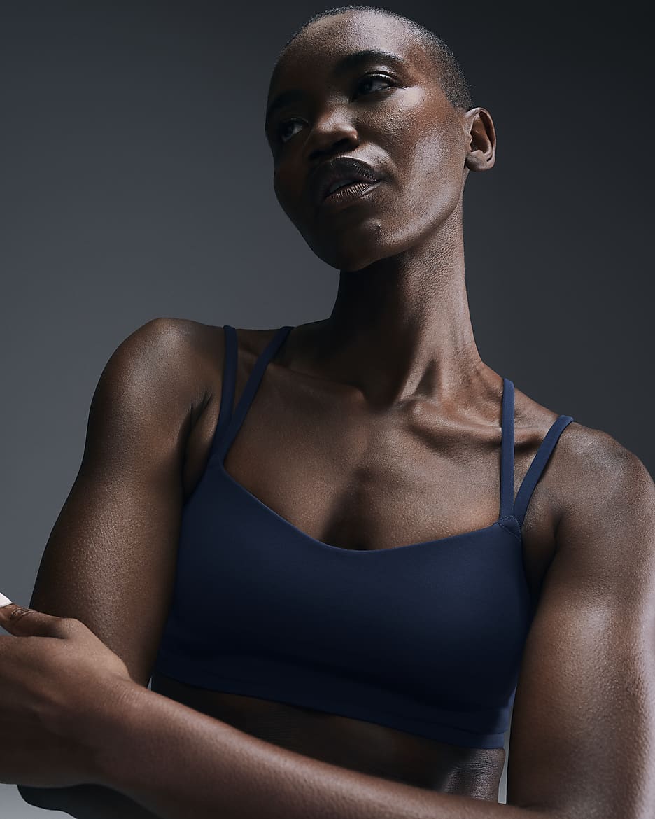 Nike Zenvy Strappy Bra deportivo de baja sujeción con almohadillas para mujer - Azul marino militar/Blanco