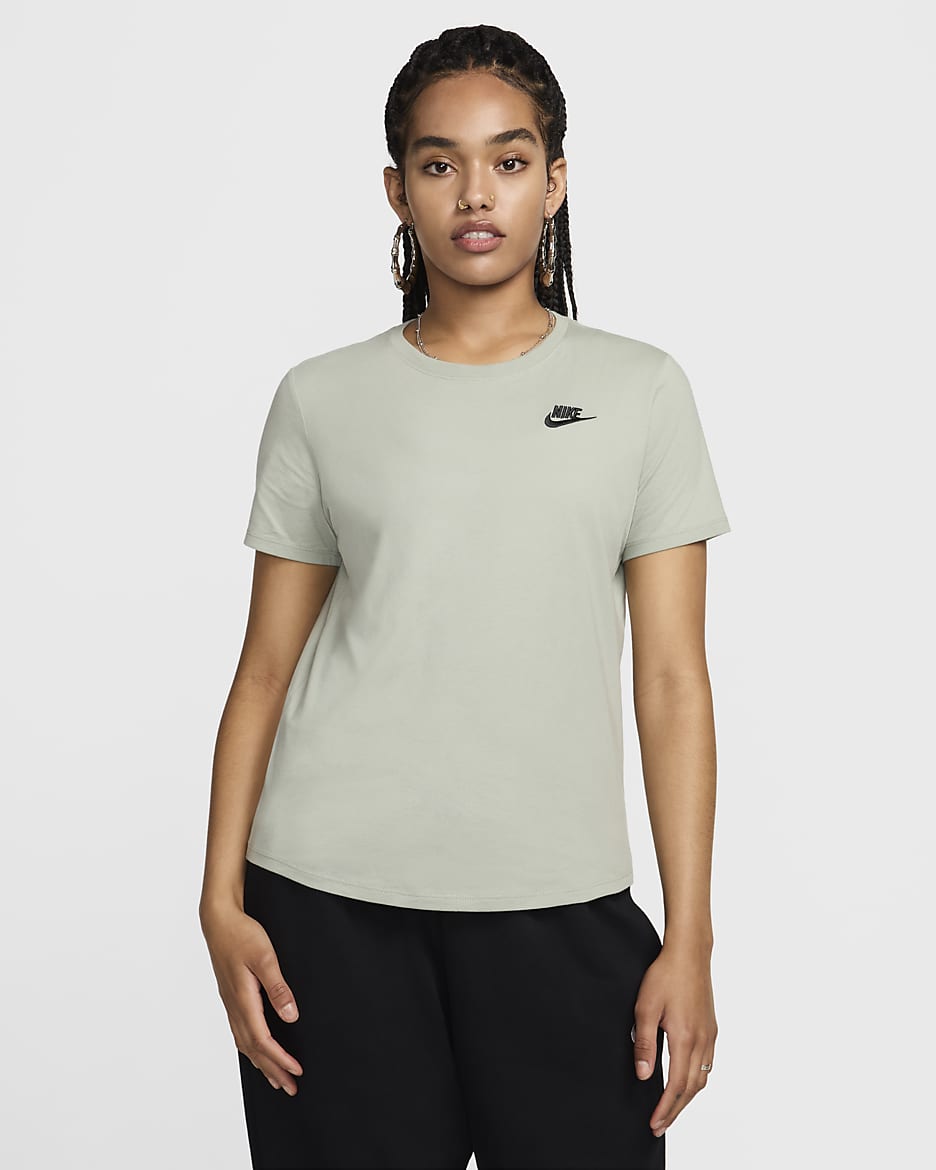 Nike Sportswear Club Essentials Damen-T-Shirt - Jade Horizon/Schwarz