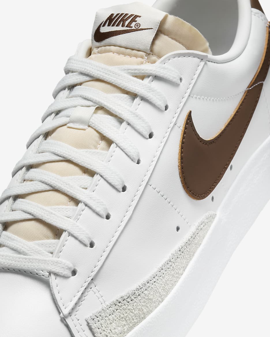 Tenis para hombre Nike Blazer Low '77 Vintage - Blanco cumbre/Polvo fotón/Blanco/Cacao impresionante