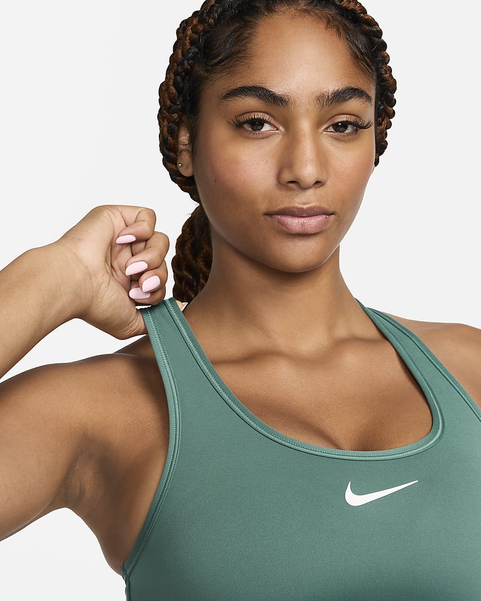 Bra deportivo con almohadillas para mujer Nike Swoosh Medium Support - De costa a costa/Blanco