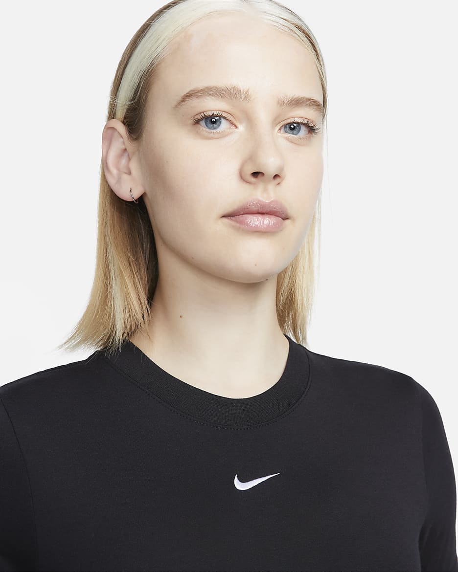 T-shirt corta slim fit Nike Sportswear Essential – Donna - Nero/Bianco