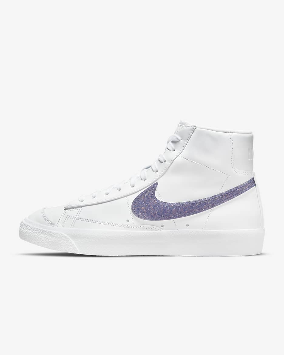 Calzado para mujer Nike Blazer Mid '77 ESS - Blanco/Gris niebla/Blanco/Morado cañón