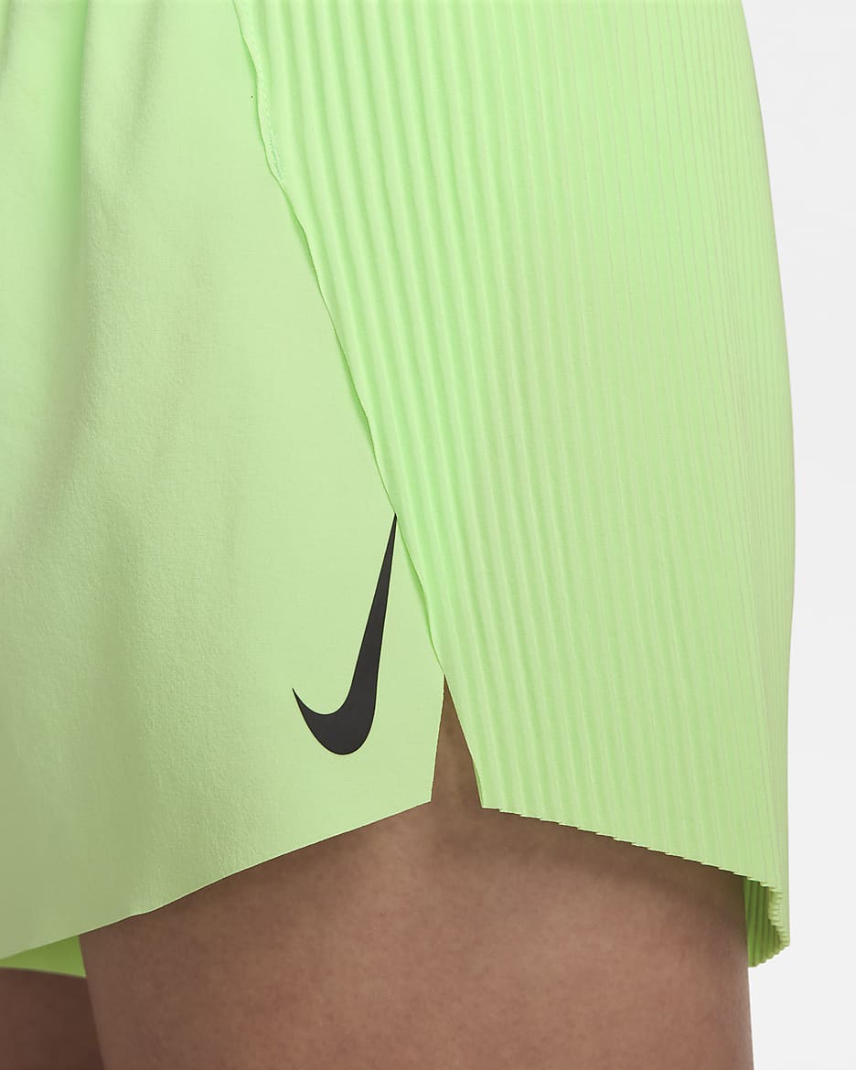 Nike AeroSwift Pantalón corto de running de talle medio de 10 cm con malla interior Dri-FIT ADV - Hombre - Vapor Green/Negro