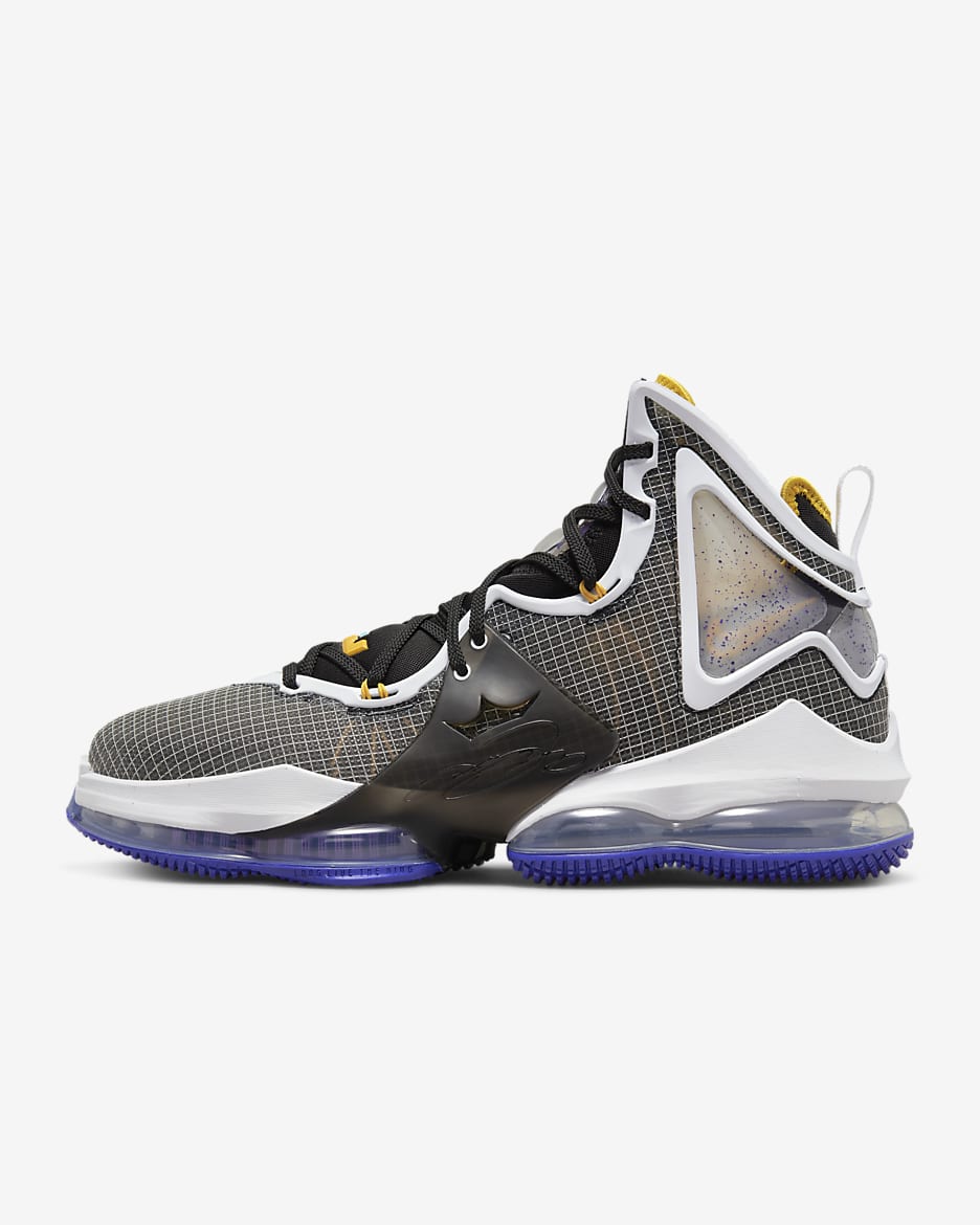 Chaussure de basket LeBron 19 - Noir/Persian Violet/Blanc/University Gold