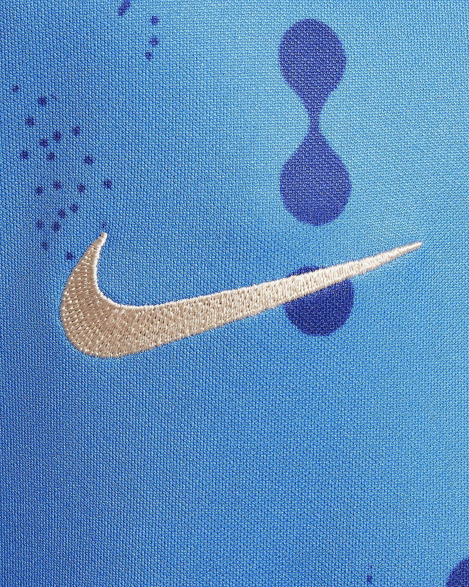 Chelsea FC Academy Pro Nike Dri-FIT Maç Öncesi Kısa Kollu Genç Çocuk Futbol Üstü - Light Photo Blue/Rush Blue/Guava Ice