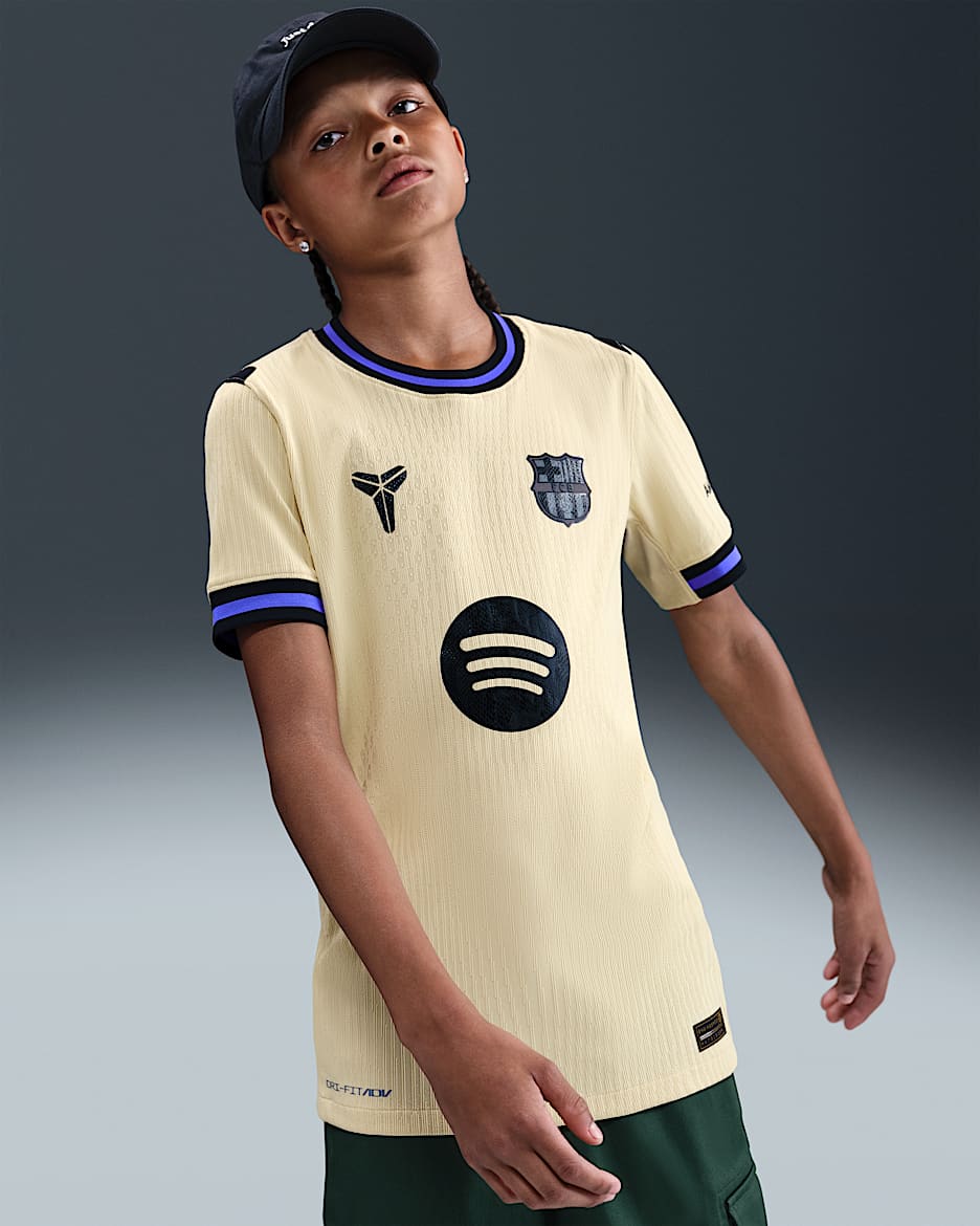 Maglia da calcio ufficiale Kobe Dri-FIT ADV FC Barcelona 2025/26 Match per ragazzo/a – Away - Team Gold/Team Gold/Persian Violet/Nero
