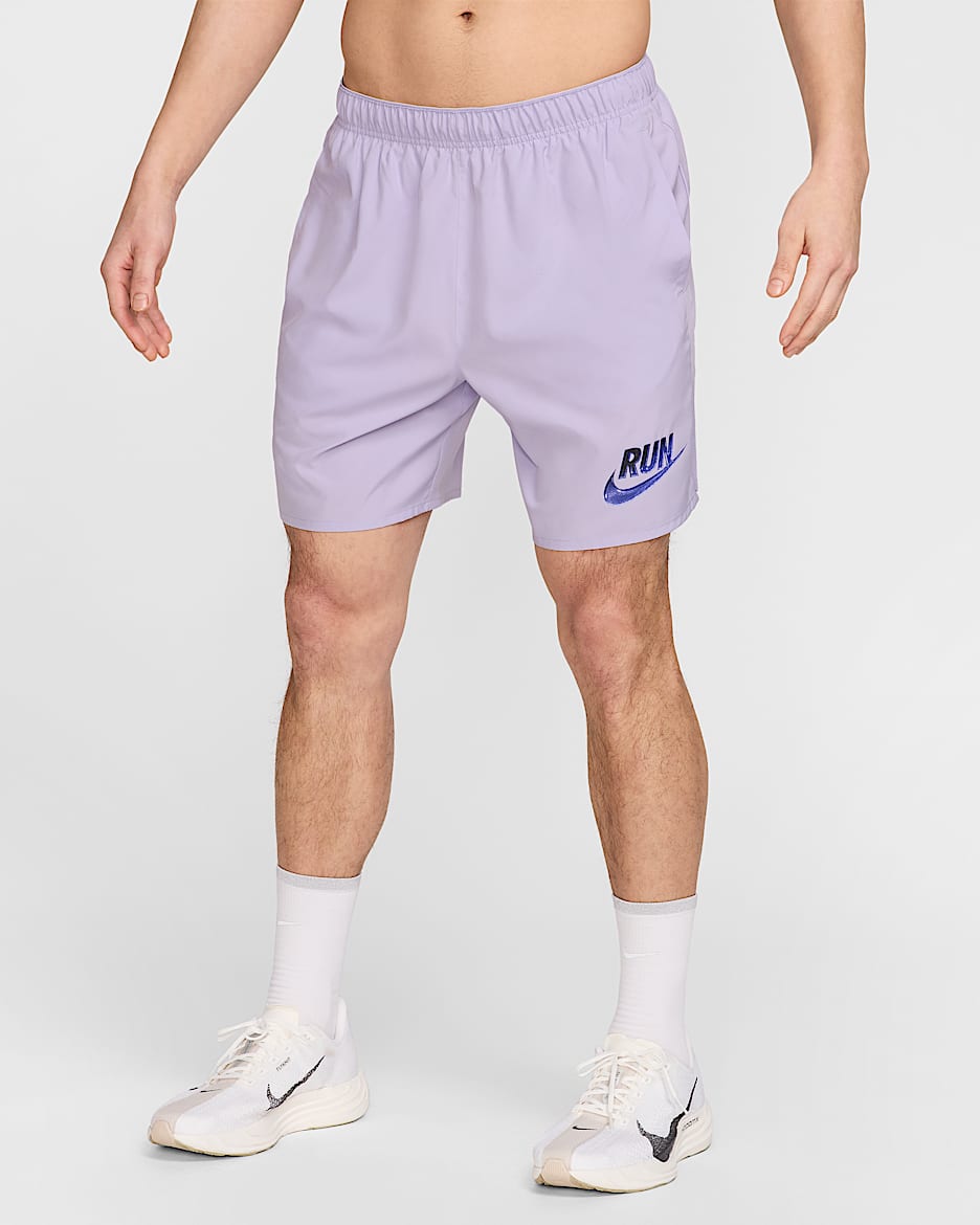 Shorts de correr Dri-FIT de 18 cm sin forro para hombre Nike Challenger Run Energy - Hortensias/Hortensias/Hortensias/Hortensias