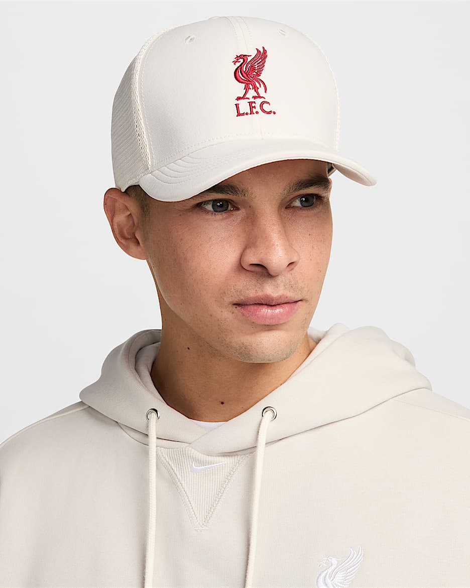 Liverpool F.C. Rise Nike Football Trucker Cap - Light Orewood Brown/Gym Red