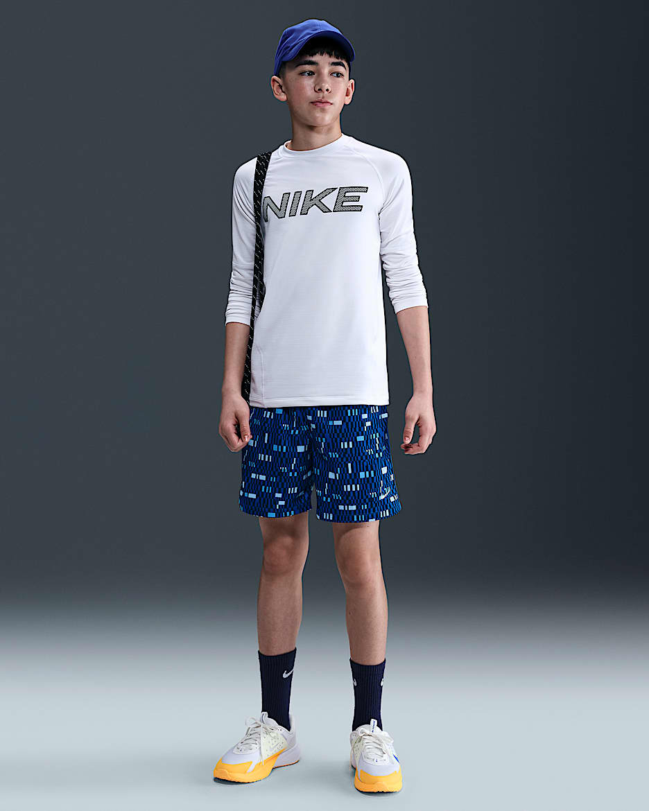 Nike Multi Dri-FIT Genç Çocuk (Erkek) Antrenman Şortu - Game Royal/Beyaz