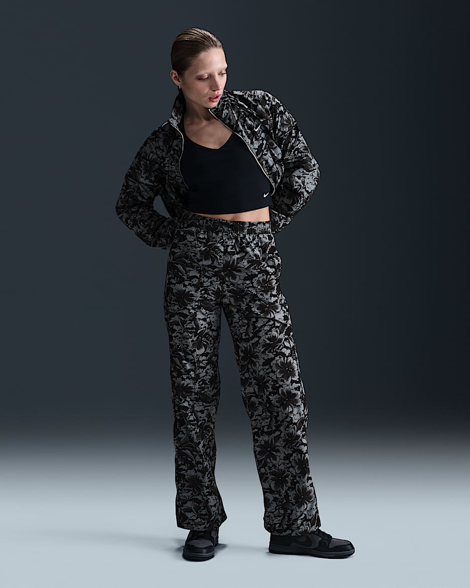 Pants de tejido Woven estampados de tiro medio con protección contra los rayos UV para mujer Nike Sportswear Windrunner - Negro