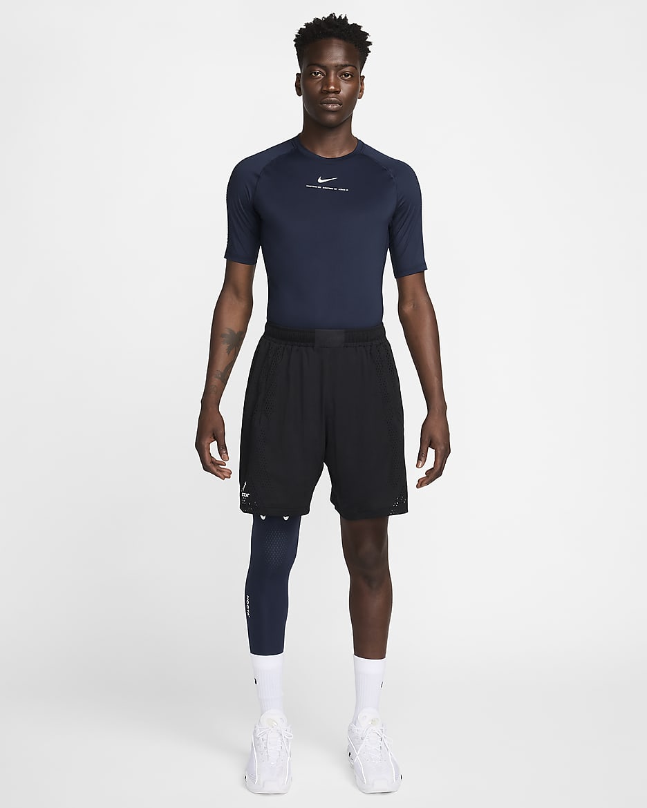 NOCTA Kurzarm-Base-Layer-Basketball-Oberteil für Herren - College Navy/Weiß