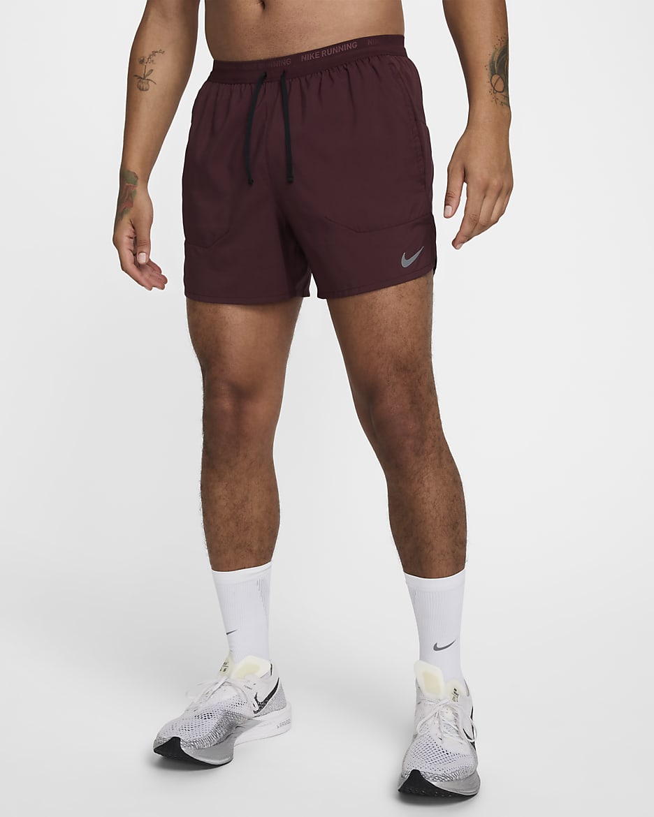Męskie spodenki do biegania z wszytą bielizną 13 cm Nike Dri-FIT Stride - Burgundy Crush/Czerń
