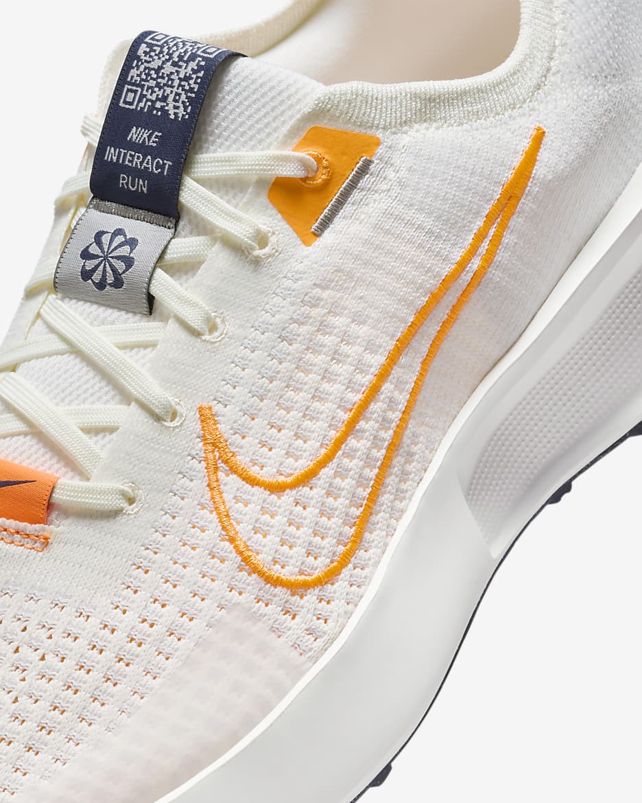 Tenis de correr en pavimento para hombre Nike Interact Run - Vela/Tinte platino/Blanco cumbre/Naranja total