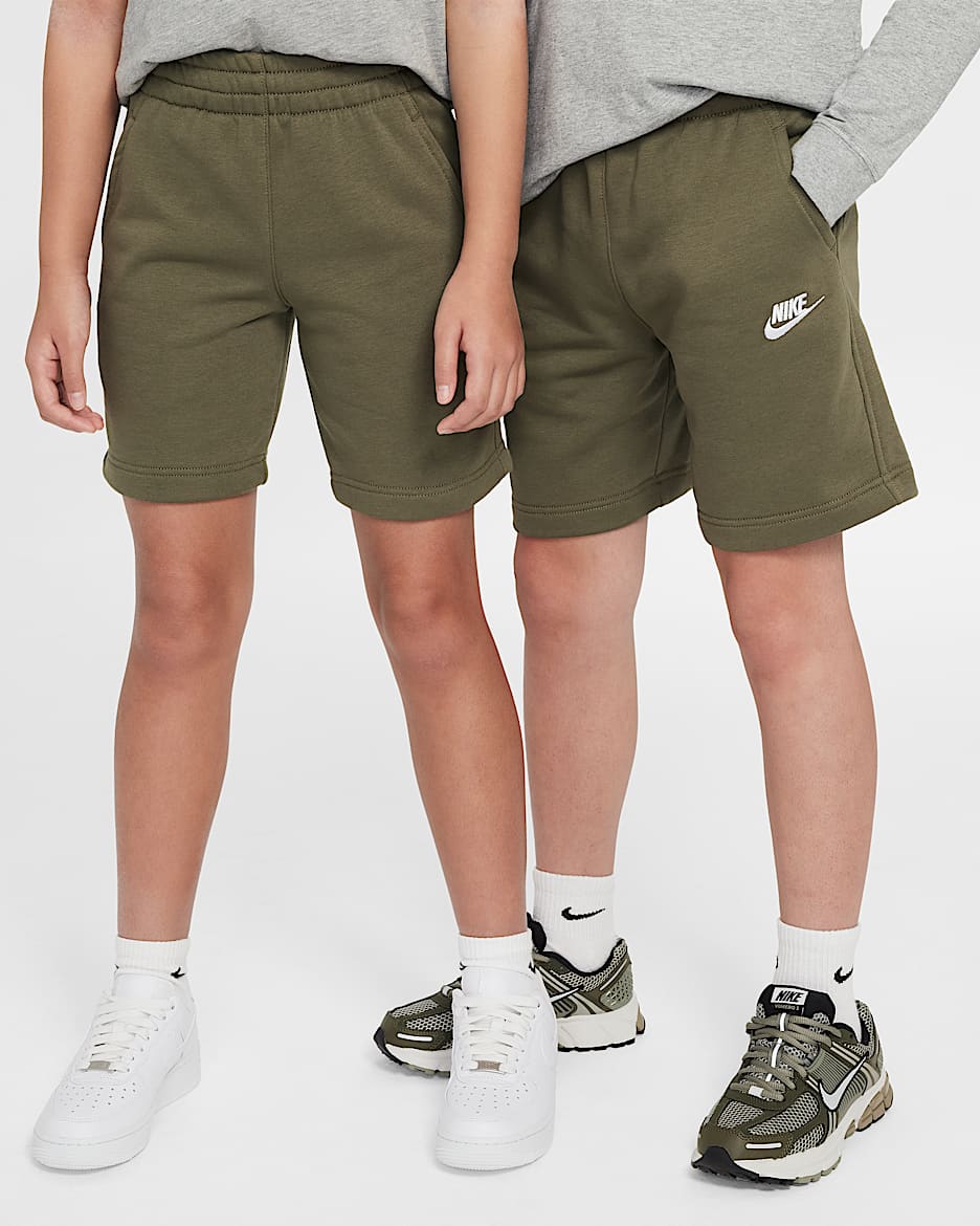 Shorts de French Terry para niños talla grande Nike Sportswear Club Fleece - Oliva medio/Blanco