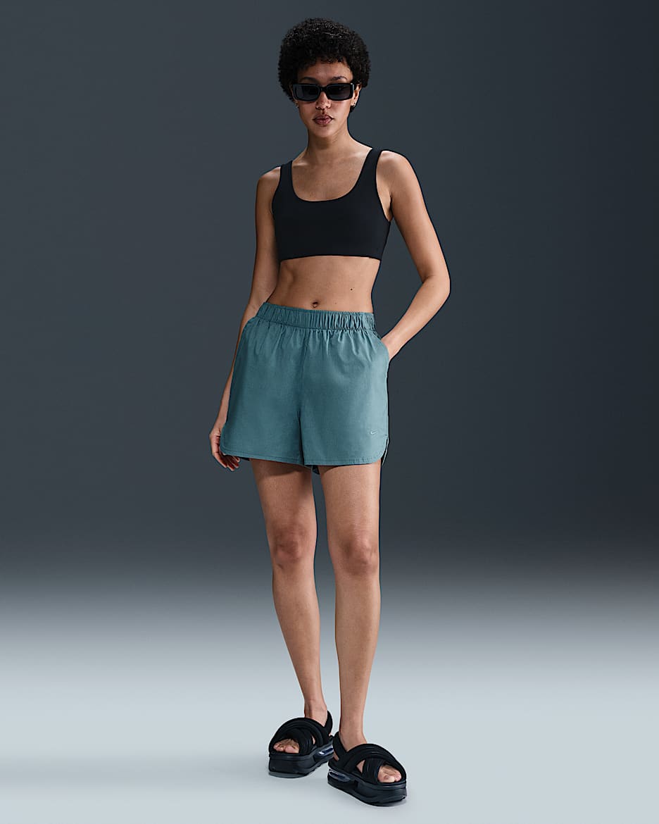 Shorts de tiro medio de 13 cm para mujer Nike Sportswear Chill Poplin - Azul humeante/Azul humeante
