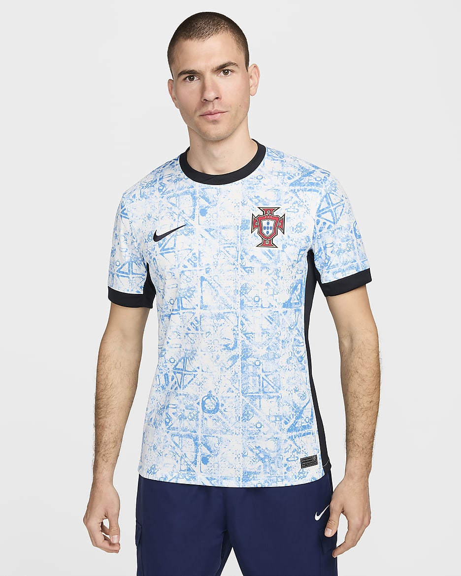 Jersey de fútbol Nike Dri-FIT Replica de Portugal (selección masculina) visitante 2024/25 Stadium para hombre - Vela/Azul universitario/Azul campo de juego/Azul campo de juego