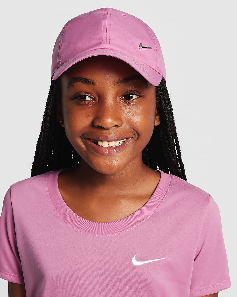 Nike Dri-FIT Club Gorra sin estructura con logotipo Swoosh metálico - Niño/a - Magic Flamingo