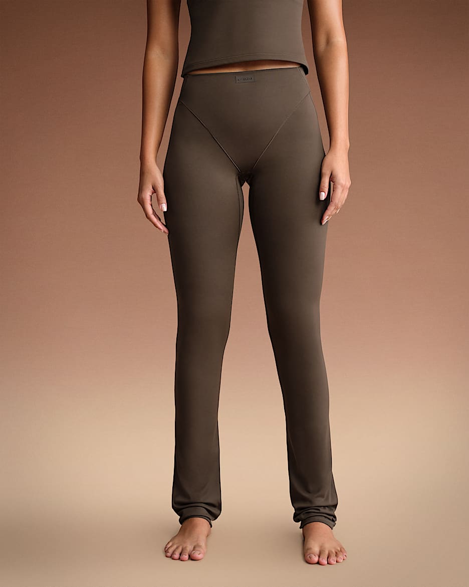 NikeSKIMS Matte Women's High-Waisted V-Panel Straight Leggings