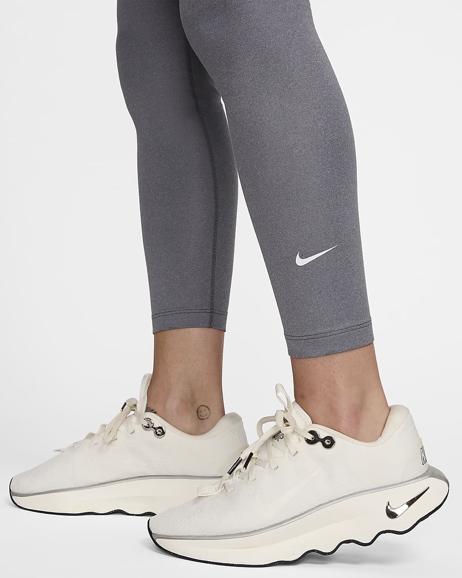 Nike Therma-FIT One 7/8-Leggings mit hohem Bund für Damen - Smoke Grey/Heather/Weiß