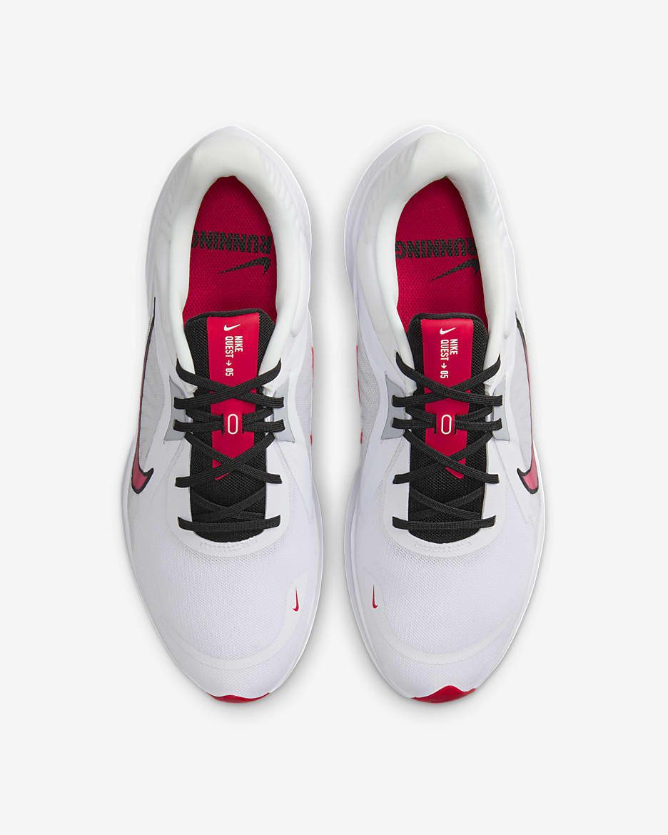 Tenis de correr en pavimento para hombre Nike Quest 5 - Blanco/Gris humo claro/Negro/Rojo pasión