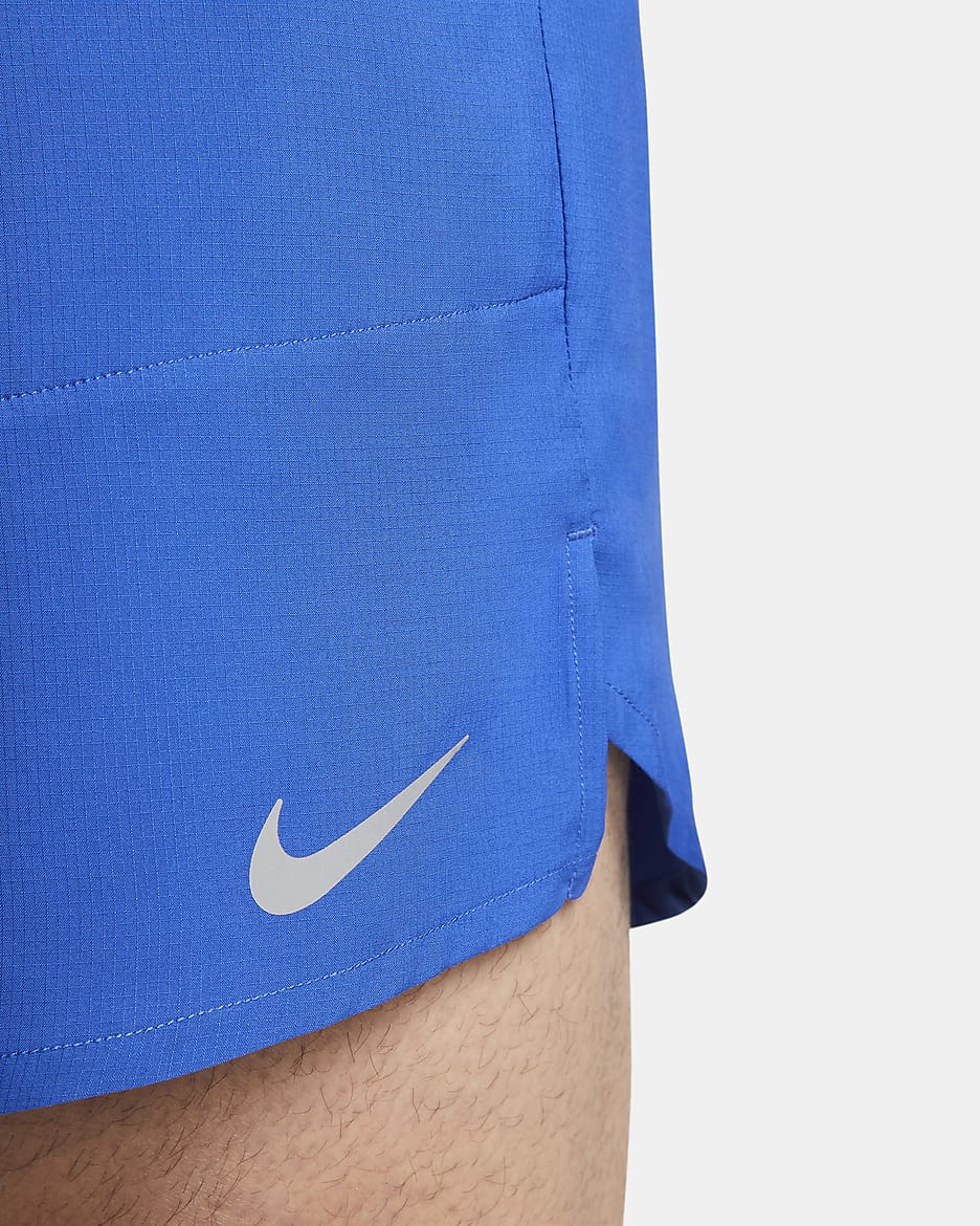 Shorts de correr Dri-FIT de 18 cm con forro de ropa interior para hombre Nike Stride - Royal juego/Negro