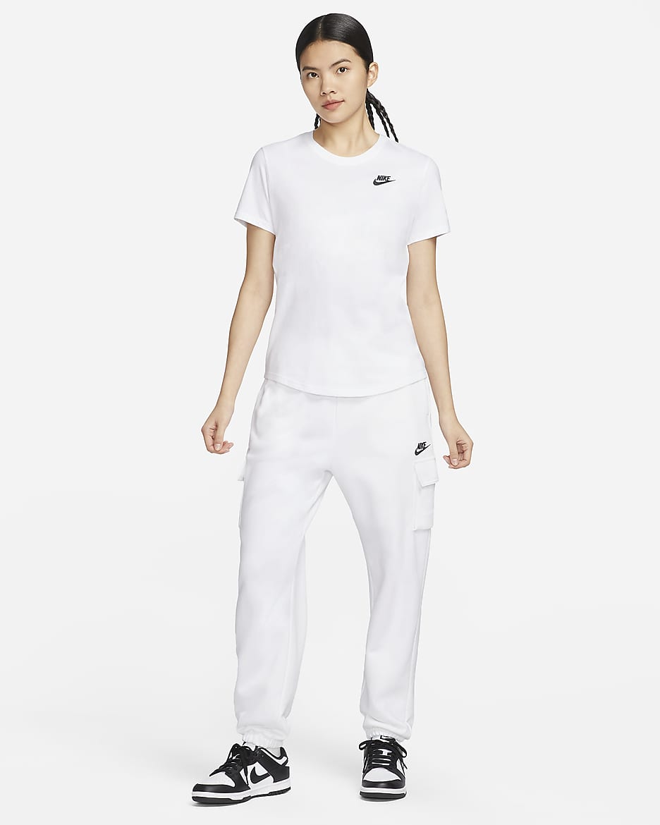 Nike Sportswear Club Essentials 女款 T 恤 - 白色/黑色