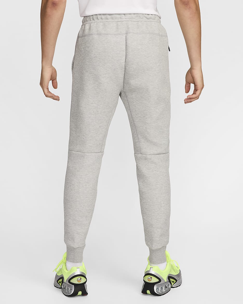 Męskie joggery piłkarskie Nike FC Barcelona Tech Fleece - Dark Grey Heather/Barely Volt