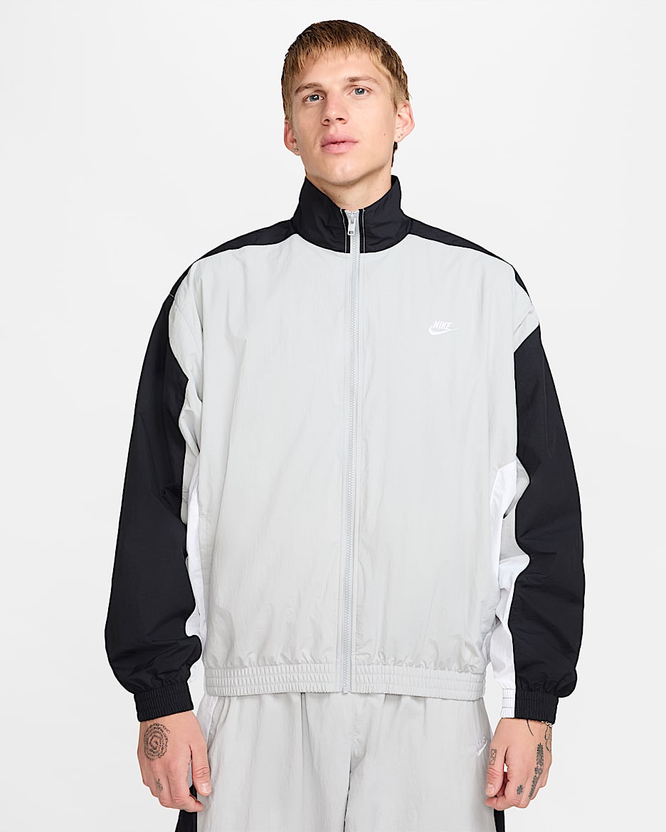 Chamarra deportiva de tejido Woven oversized para hombre Nike Club - Gris humo claro/Negro/Blanco/Blanco