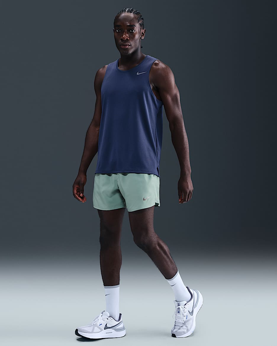 Shorts de correr Dri-FIT de 13 cm con forro de ropa interior para hombre Nike Challenger - Cañón/Cañón/Negro